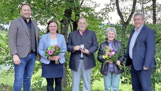 © Foto: OV Heiligenstadt. vlnr: Stefan Reichold, Eva-Katharina Schmidt, Peter und Ingrid Buchner, MdB Andreas Schwarz